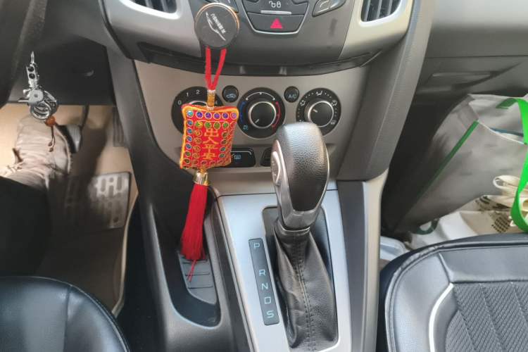 Used Ford Focus 2012 Hatchback 1.6L Automatic Comfort Model Gear Lever