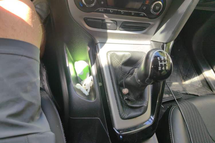 Used Ford Focus 2012 Sedan 1.6L Manual Fashion Edition Gear Lever