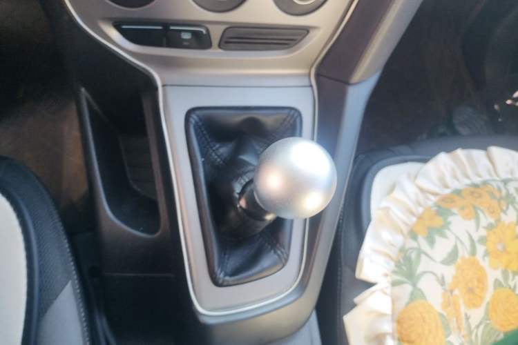 Used Ford Focus 2012 Hatchback 1.6L Manual Comfort Model Gear Lever