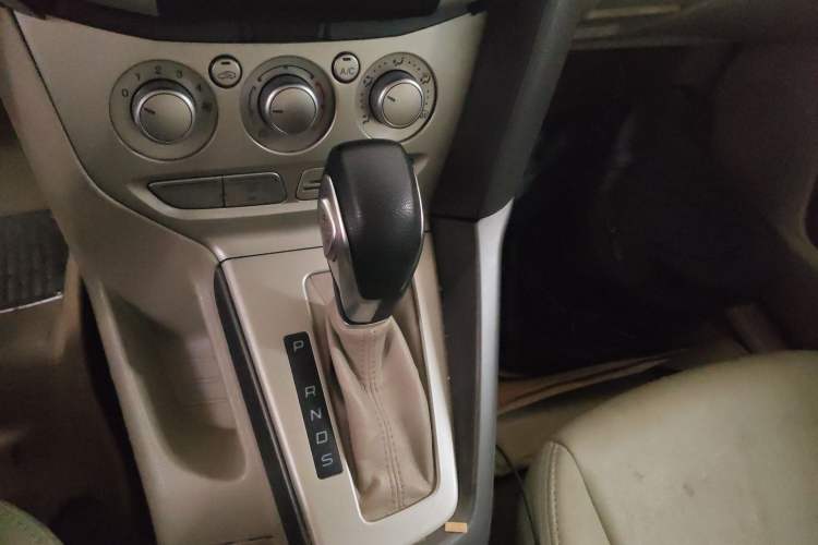 Used Ford Focus 2012 Sedan 1.6L Automatic Comfort Model Gear Lever