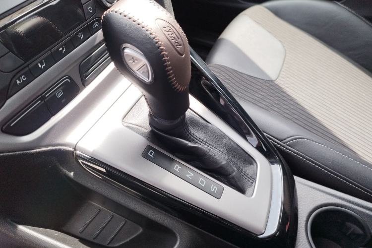 Used Ford Focus 2012 Sedan 1.6L Automatic Fashion Edition Gear Lever