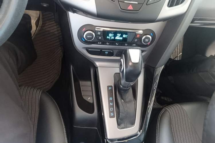 Used Ford Focus 2012 Hatchback 1.6L Automatic Fashion Edition Gear Lever