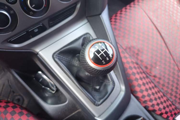 Used Ford Focus 2012 Hatchback 1.6L Manual Comfort Model Gear Lever