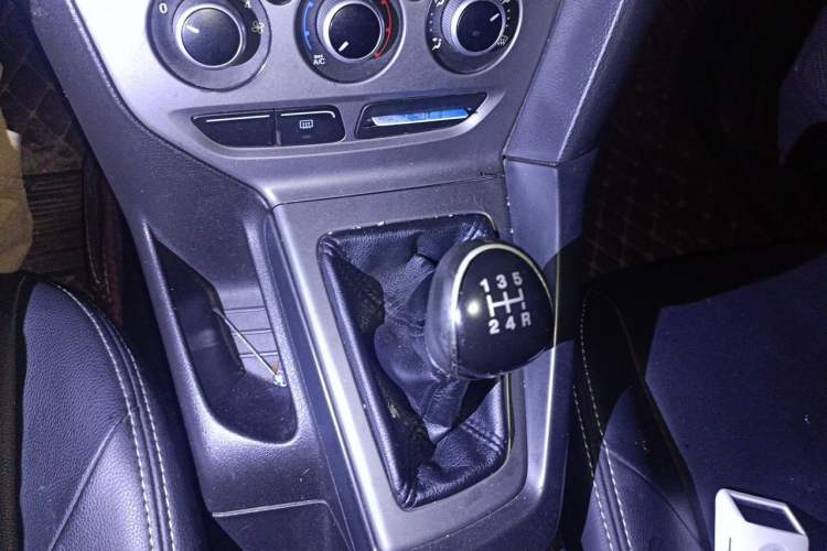 Used Ford Focus 2012 Hatchback 1.6L Manual Comfort Model Gear Lever