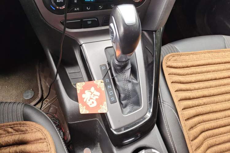Used Ford Focus 2012 Hatchback 1.6L Automatic Fashion Edition Gear Lever