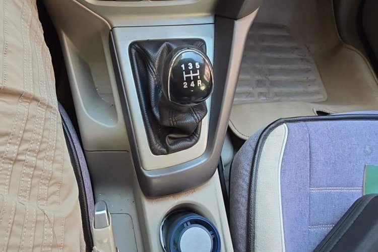 Used Ford Focus 2012 Sedan 1.6L Manual Comfort Model Gear Lever