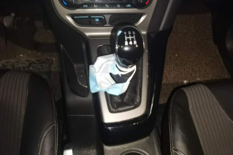 Used Ford Focus 2012 Sedan 1.6L Manual Fashion Edition Gear Lever