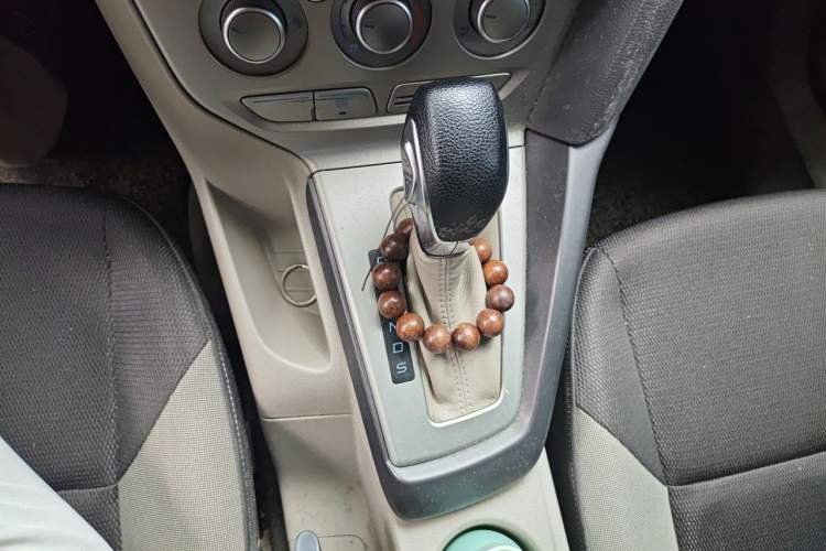 Used Ford Focus 2012 Sedan 1.6L Automatic Comfort Model Gear Lever
