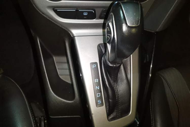 Used Ford Focus 2012 Sedan 1.6L Automatic Fashion Edition Gear Lever
