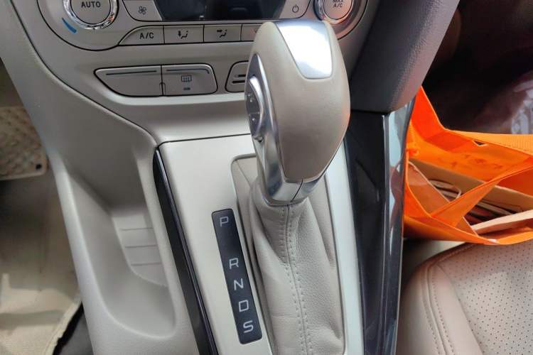 Used Ford Focus 2012 Hatchback 1.6L Automatic Fashion Edition Gear Lever