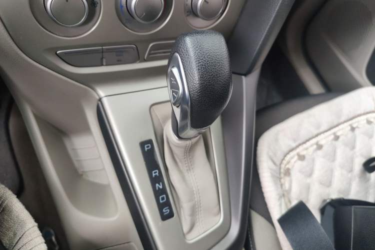 Used Ford Focus 2012 Sedan 1.6L Automatic Comfort Model Gear Lever