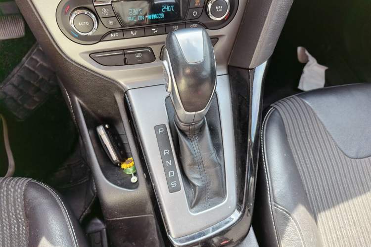 Used Ford Focus 2012 Hatchback 1.6L Automatic Fashion Edition Gear Lever