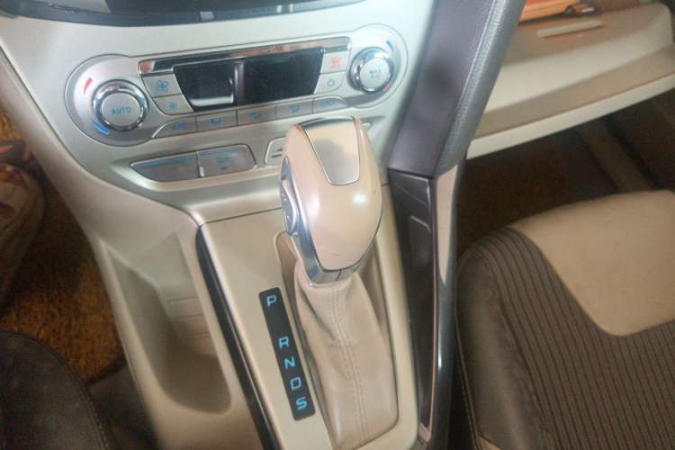 Used Ford Focus 2012 Hatchback 1.6L Automatic Fashion Edition Gear Lever