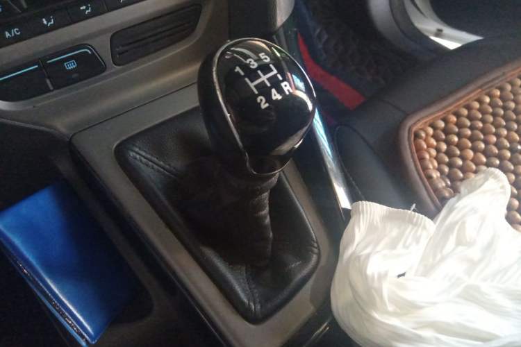 Used Ford Focus 2012 Sedan 1.6L Manual Fashion Edition Gear Lever