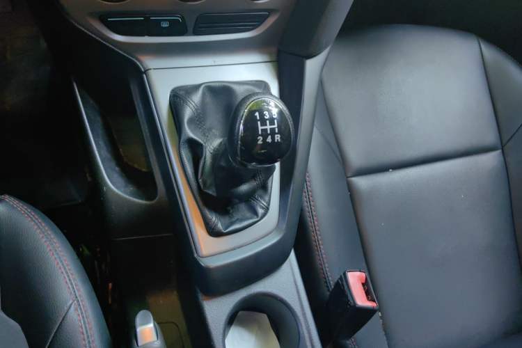 Used Ford Focus 2012 Hatchback 1.6L Manual Comfort Model Gear Lever