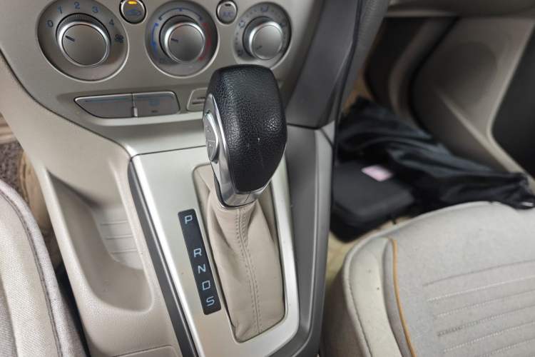 Used Ford Focus 2012 Sedan 1.6L Automatic Comfort Model Gear Lever