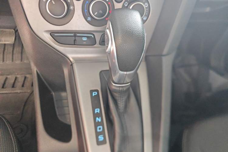 Used Ford Focus 2012 Hatchback 1.6L Automatic Comfort Model Gear Lever