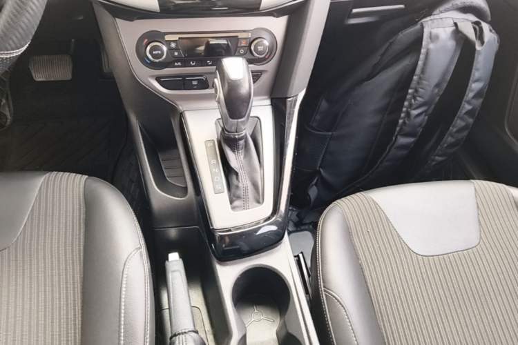 Used Ford Focus 2012 Hatchback 1.6L Automatic Fashion Edition Gear Lever