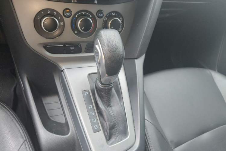 Used Ford Focus 2012 Hatchback 1.6L Automatic Comfort Model Gear Lever