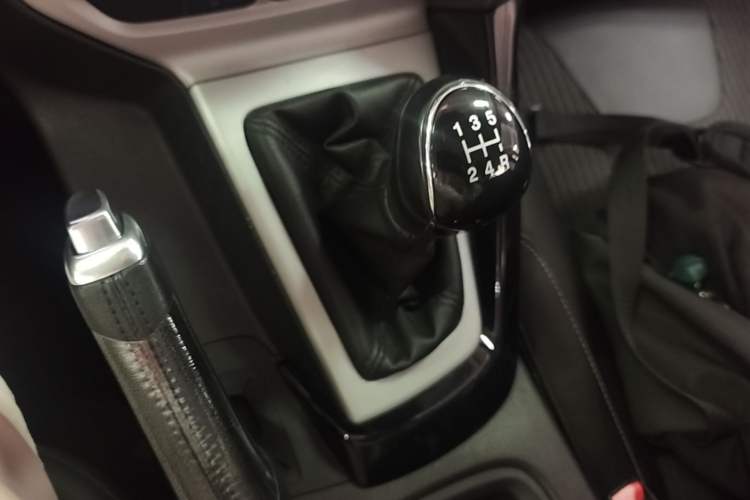 Used Ford Focus 2012 Hatchback 2.0L Manual Luxury Sport Model Gear Lever