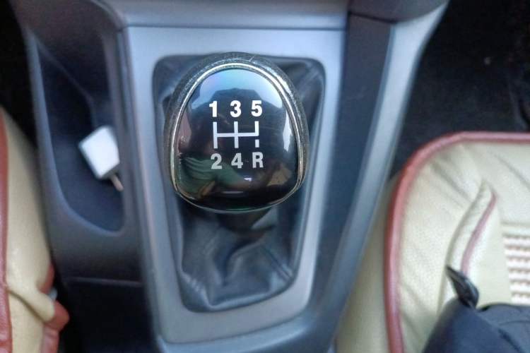 Used Ford Focus 2012 Hatchback 1.6L Manual Comfort Model Gear Lever