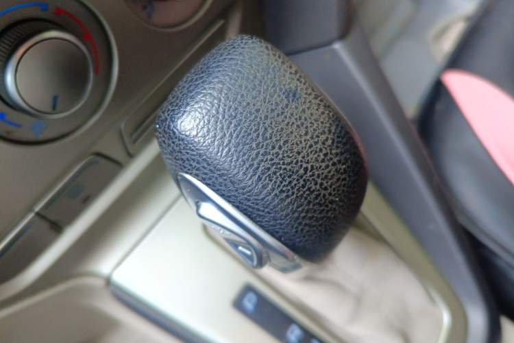 Used Ford Focus 2012 Sedan 1.6L Automatic Comfort Model Gear Lever