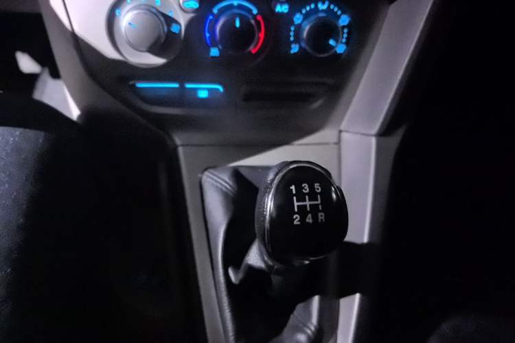 Used Ford Focus 2012 Sedan 1.6L Manual Comfort Model Gear Lever