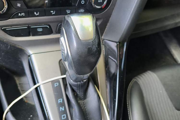 Used Ford Focus 2012 Sedan 1.6L Automatic Fashion Edition Gear Lever