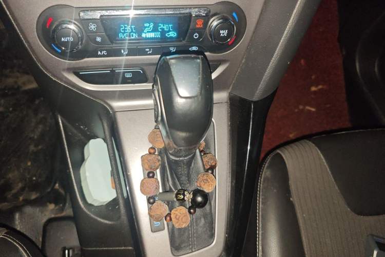 Used Ford Focus 2012 Hatchback 1.6L Automatic Fashion Edition Gear Lever