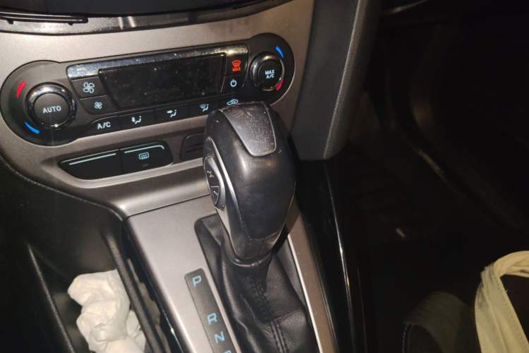 Used Ford Focus 2012 Hatchback 1.6L Automatic Fashion Edition Gear Lever
