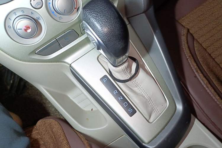 Used Ford Focus 2012 Sedan 1.6L Automatic Comfort Model Gear Lever