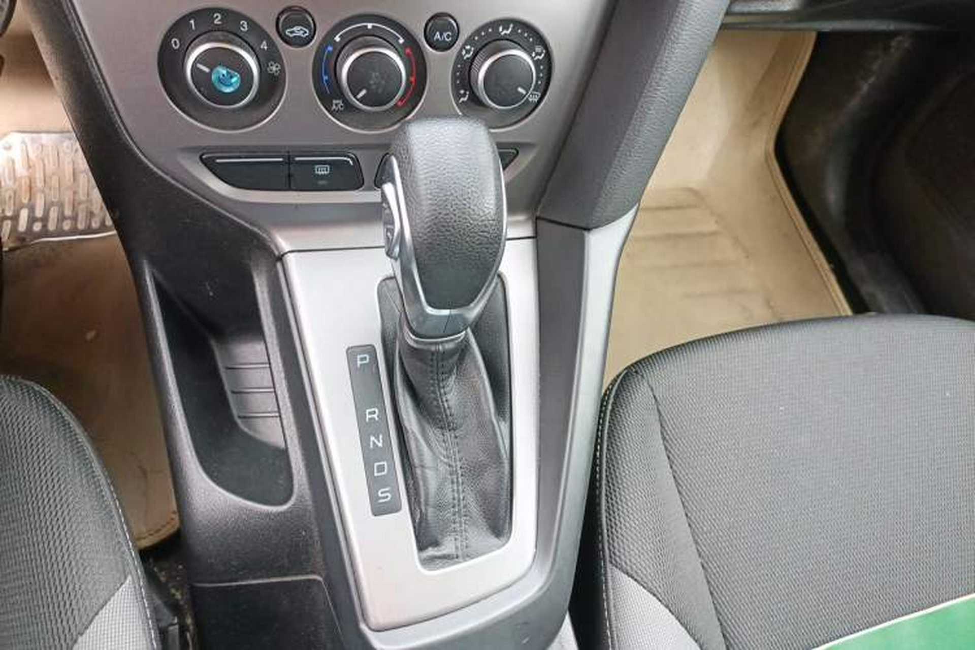 Used Ford Focus 2012 Hatchback 1.6L Automatic Fashion Edition Gear Lever