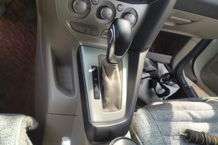 Used Ford Focus 2012 Sedan 1.6L Automatic Comfort Model Gear Lever