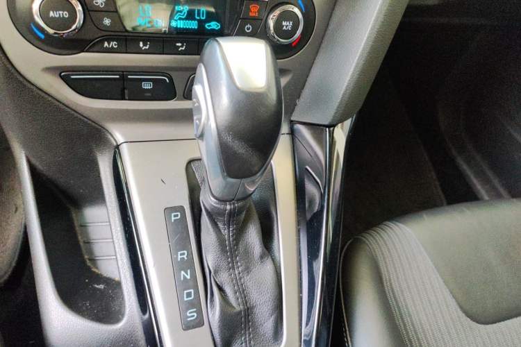 Used Ford Focus 2012 Hatchback 1.6L Automatic Fashion Edition Gear Lever