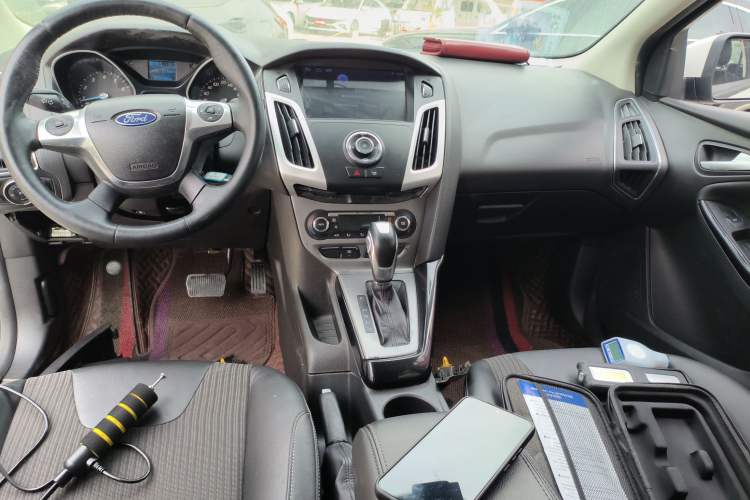 Used Ford Focus 2012 Sedan 1.6L Automatic Fashion Edition Gear Lever