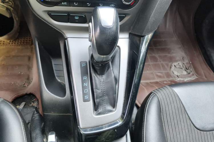 Used Ford Focus 2012 Hatchback 1.6L Automatic Fashion Edition Gear Lever