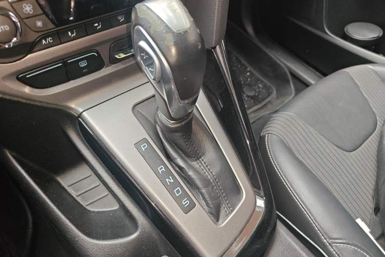 Used Ford Focus 2012 Sedan 1.6L Automatic Fashion Edition Gear Lever