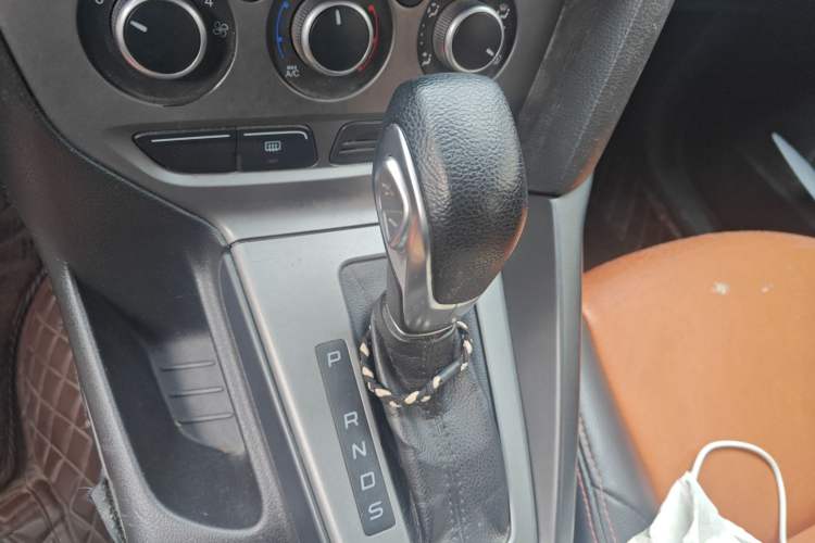 Used Ford Focus 2012 Hatchback 1.6L Automatic Comfort Model Gear Lever
