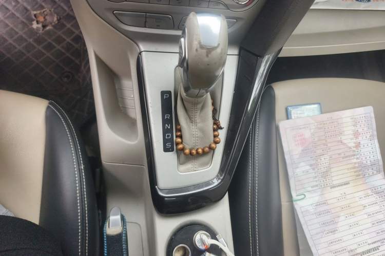 Used Ford Focus 2012 Sedan 1.6L Automatic Fashion Edition Gear Lever