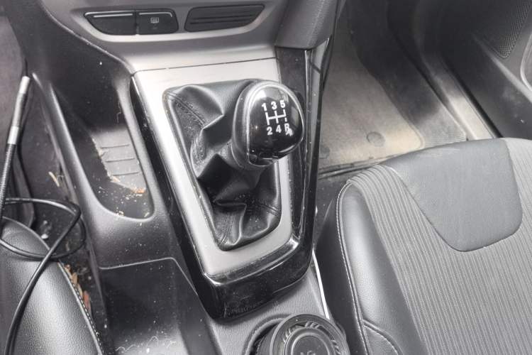 Used Ford Focus 2012 Sedan 1.6L Manual Fashion Edition Gear Lever