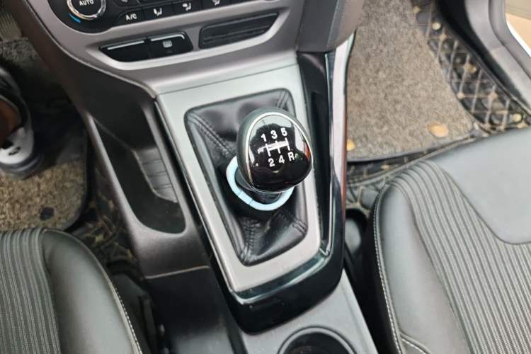 Used Ford Focus 2012 Sedan 1.6L Manual Fashion Edition Gear Lever