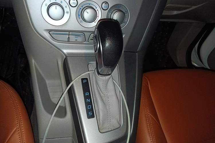 Used Ford Focus 2012 Sedan 1.6L Automatic Comfort Model Gear Lever