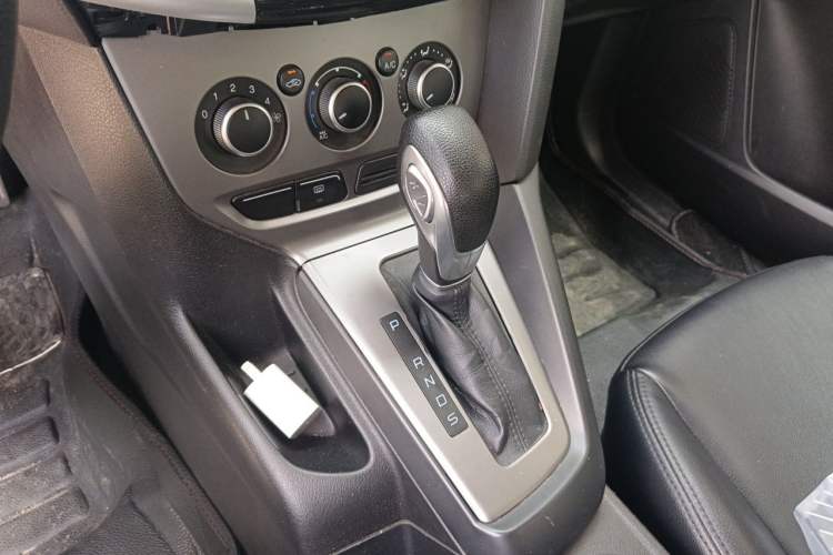 Used Ford Focus 2012 Hatchback 1.6L Automatic Comfort Model Gear Lever