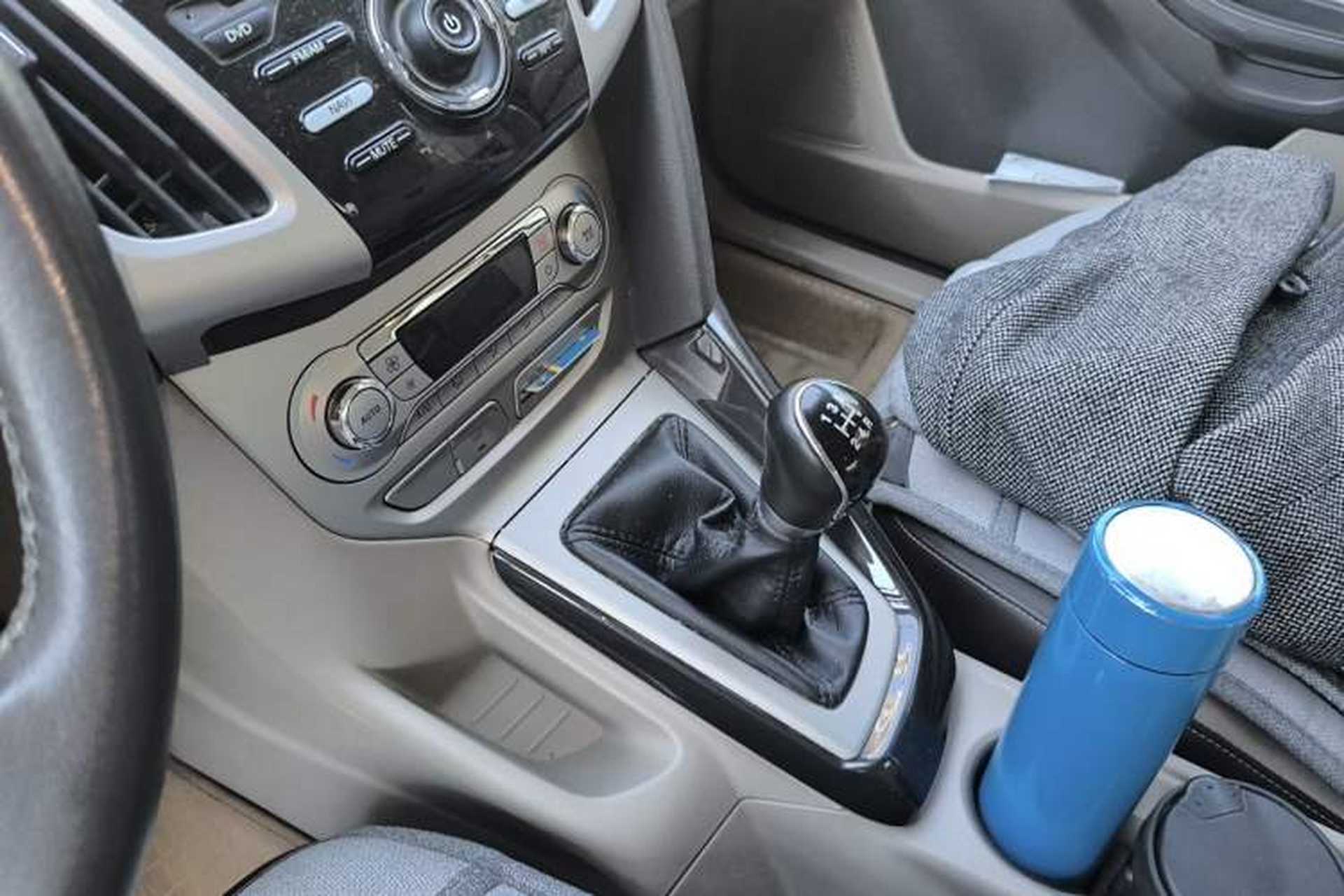 Used Ford Focus 2012 Sedan 1.6L Manual Fashion Edition Gear Lever