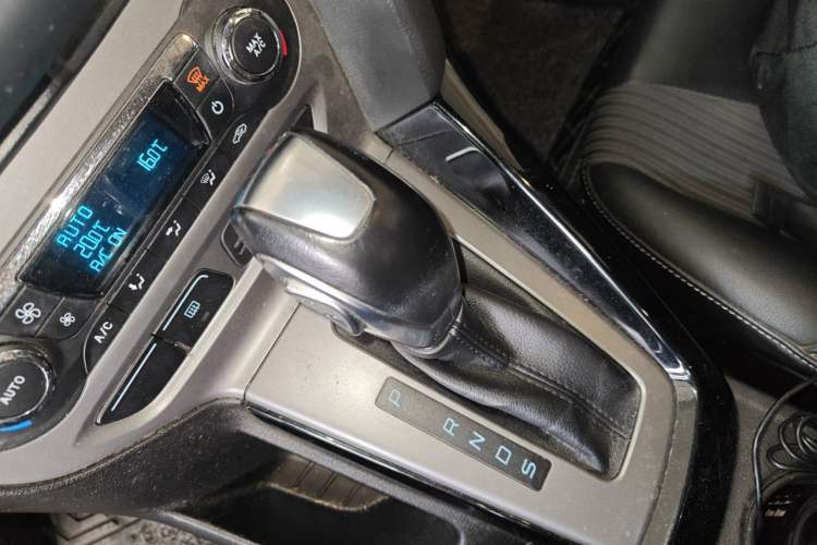 Used Ford Focus 2012 Sedan 1.6L Automatic Fashion Edition Gear Lever