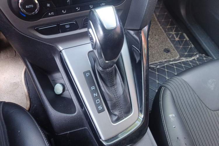 Used Ford Focus 2012 Hatchback 1.6L Automatic Fashion Edition Gear Lever