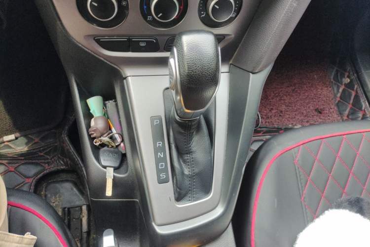 Used Ford Focus 2012 Hatchback 1.6L Automatic Comfort Model Gear Lever