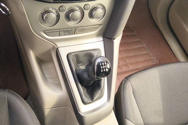 Used Ford Focus 2012 Sedan 1.6L Manual Comfort Model Gear Lever