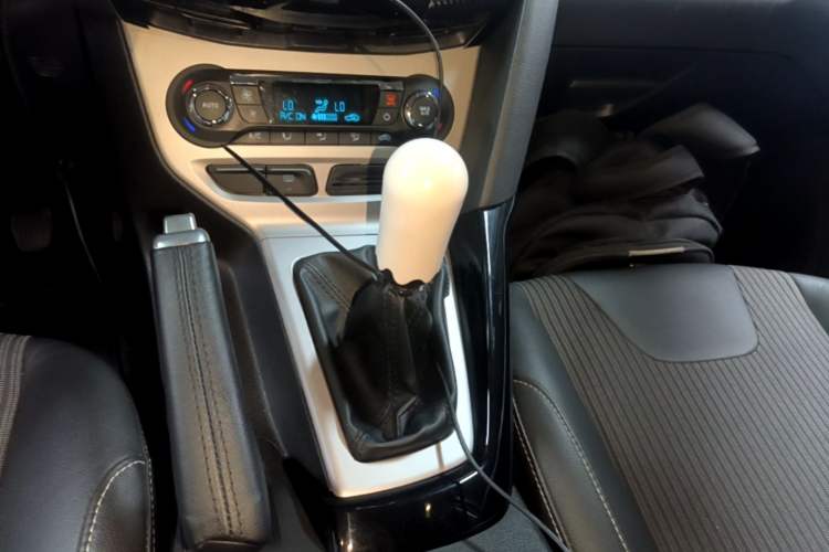 Used Ford Focus 2012 Hatchback 2.0L Manual Luxury Sport Model Gear Lever