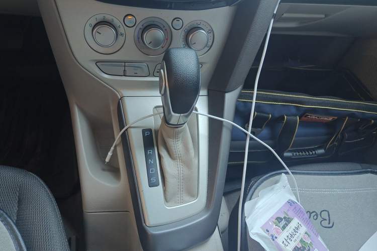 Used Ford Focus 2012 Sedan 1.6L Automatic Comfort Model Gear Lever